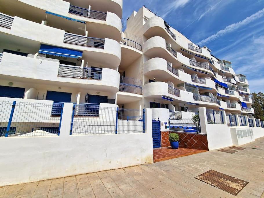 דירות בנאלמדנה Acogedor Piso Con Terraza Y Parking! מראה חיצוני תמונה